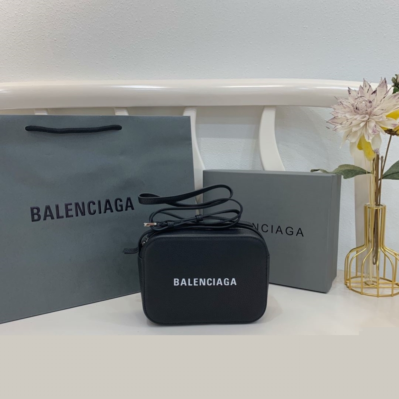 Ba*len*cia*ga wallets
